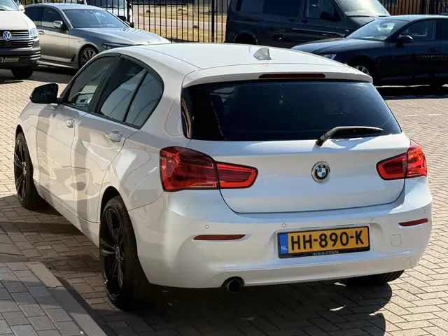 BMW 1 Series view 14