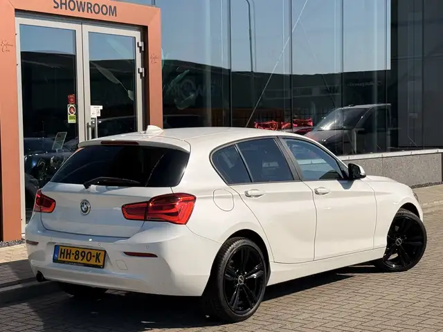 BMW 1 Series view 15