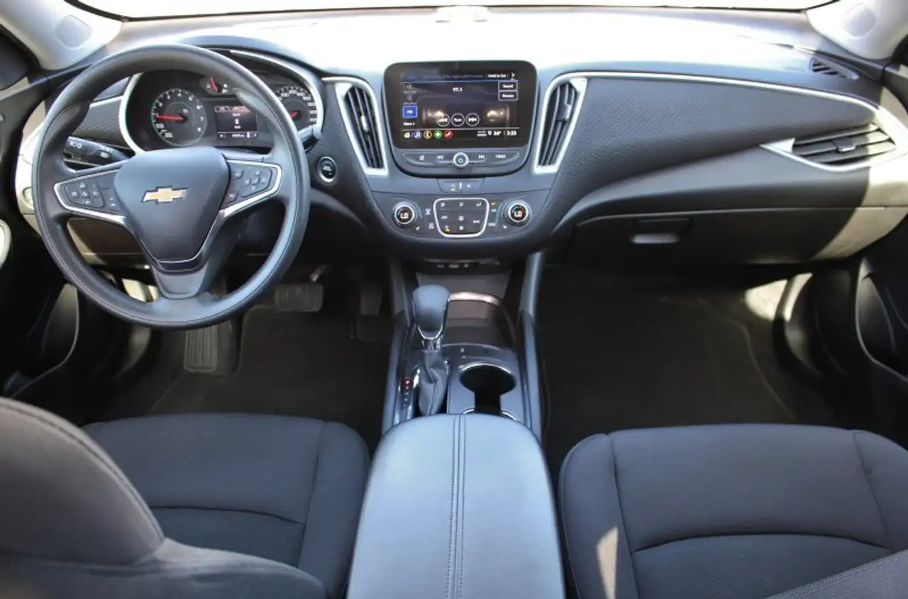 Chevrolet Malibu снимка Chevrolet Malibu