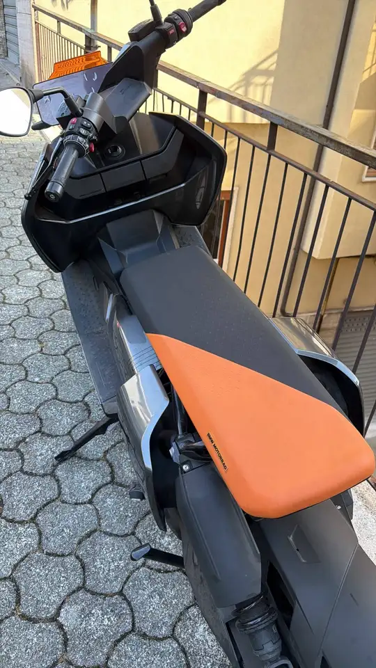 BMW CE 04