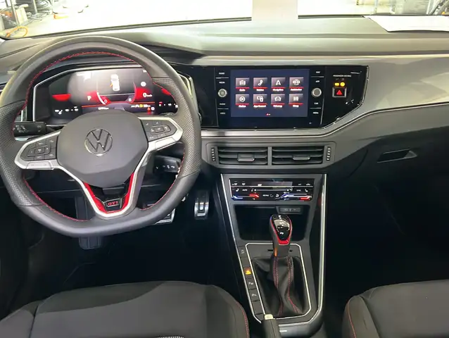 Volkswagen Polo view 3
