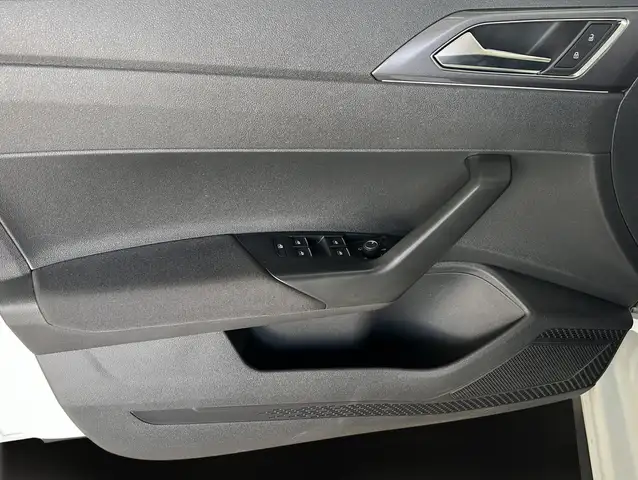 Volkswagen Polo view 6