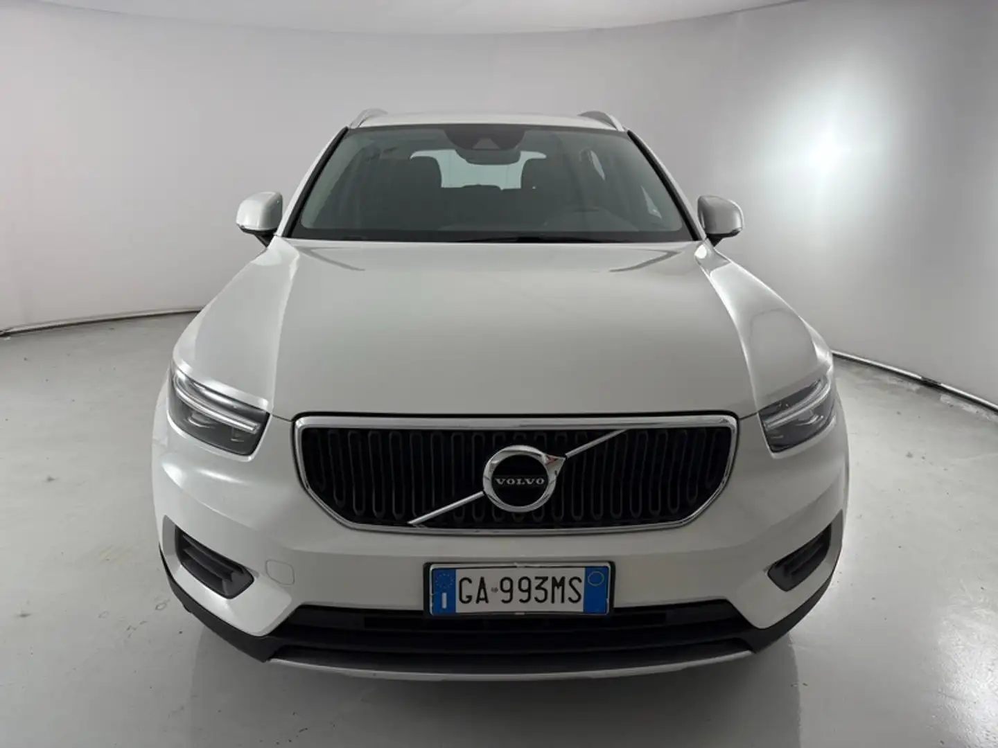 Volvo XC40 2.0 D3 Momentum Bianco - 2