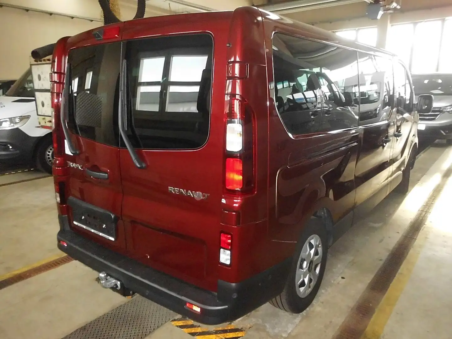 Renault Trafic Grand Passenger, Rollstuhlrampe + Gurte Rot - 2