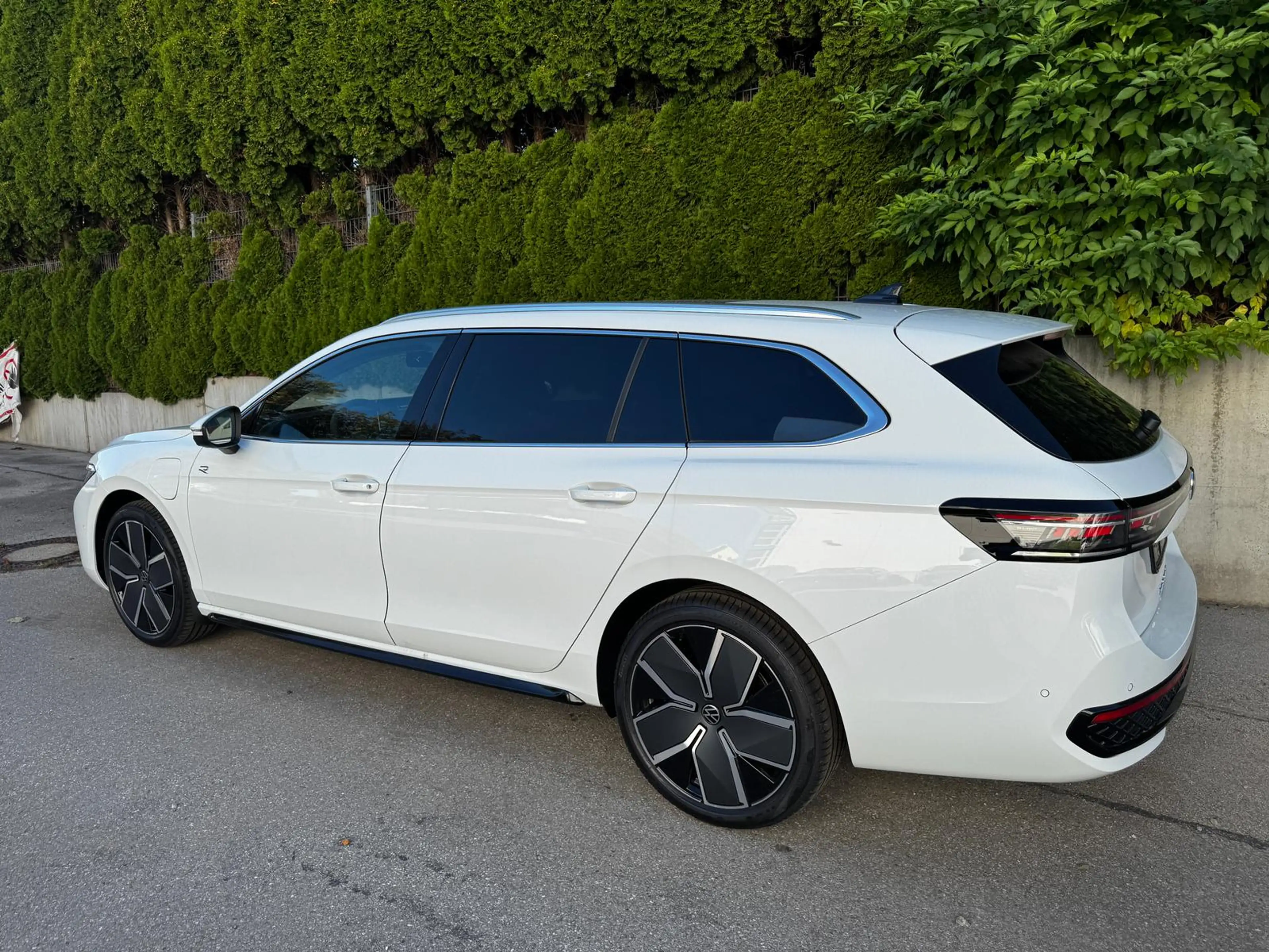 Volkswagen Passat Variant 1.5 TSI eHybrid R-line AHK 360 — photo 2