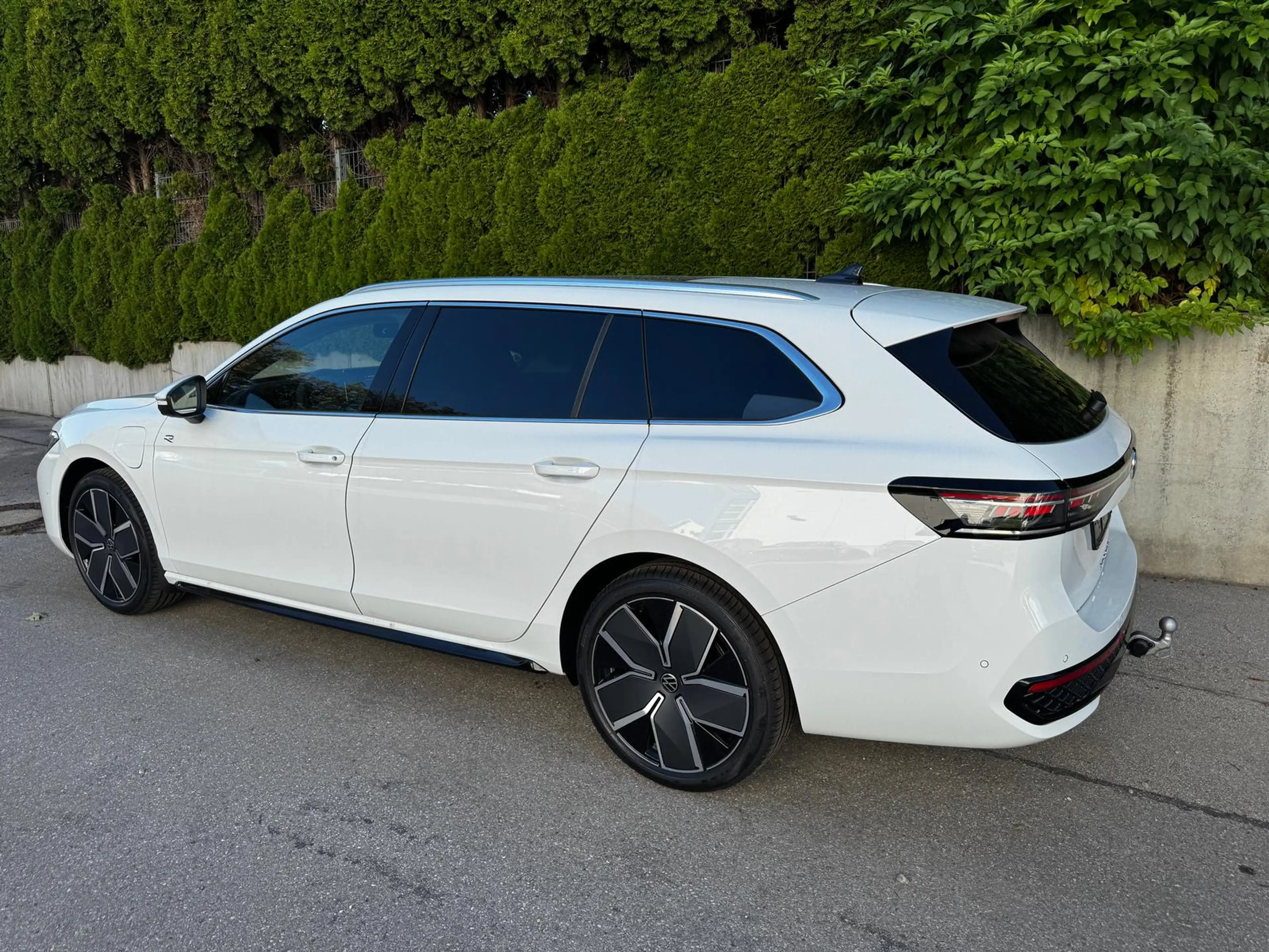 Volkswagen Passat Variant 1.5 TSI eHybrid R-line AHK 360 — photo 3