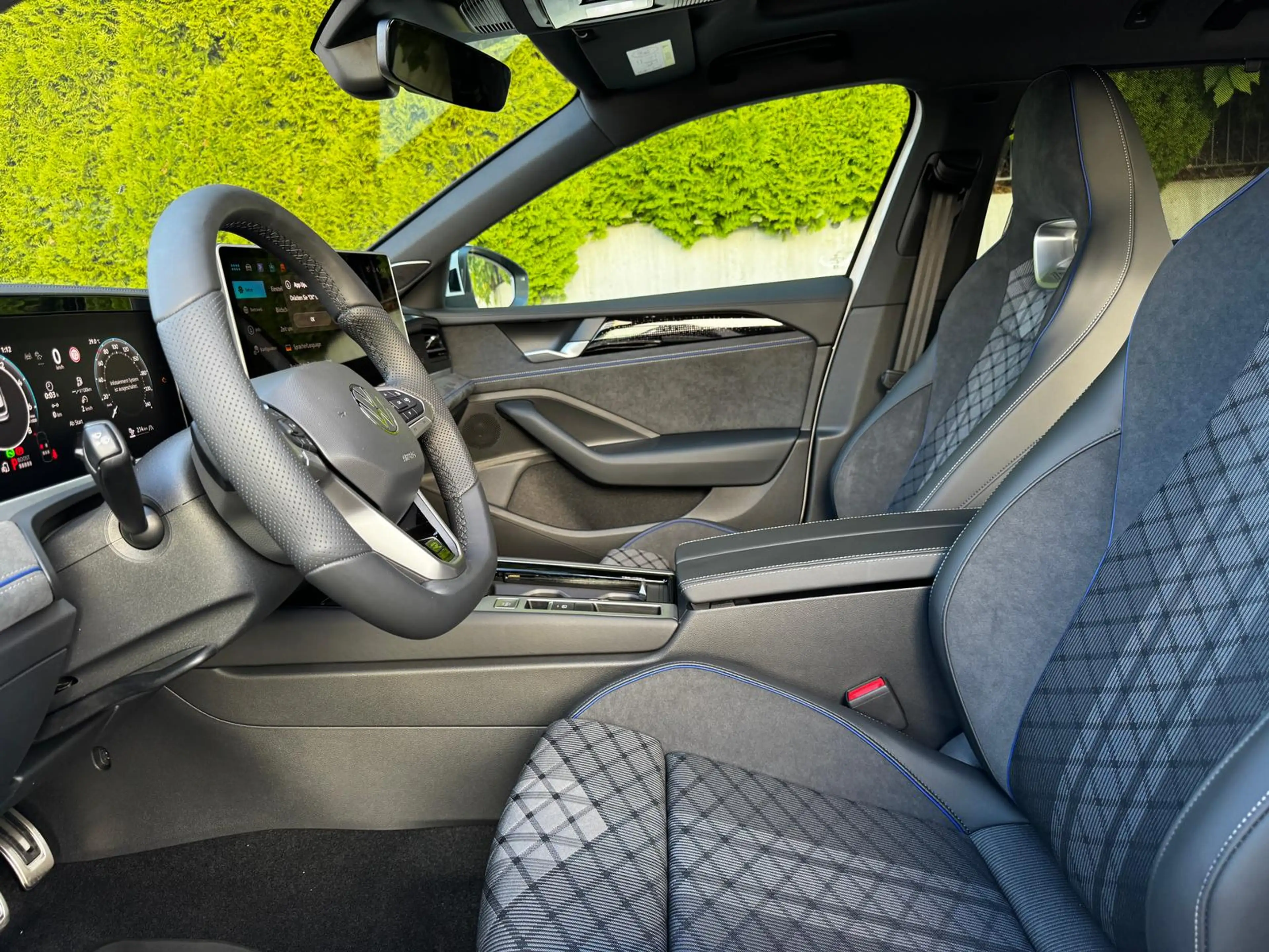 Volkswagen Passat Variant 1.5 TSI eHybrid R-line AHK 360 — photo 9