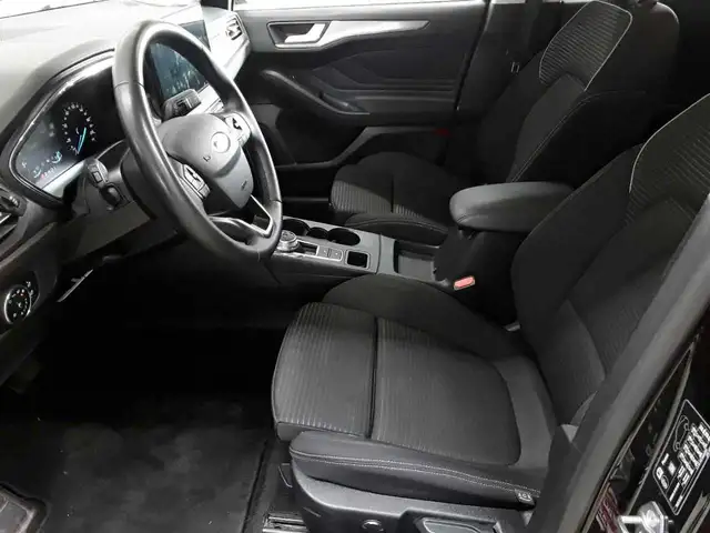 Ford Focus view 3