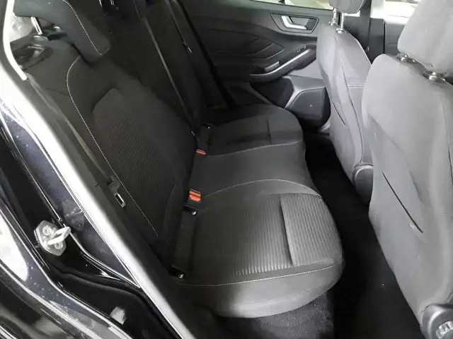Ford Focus view 10
