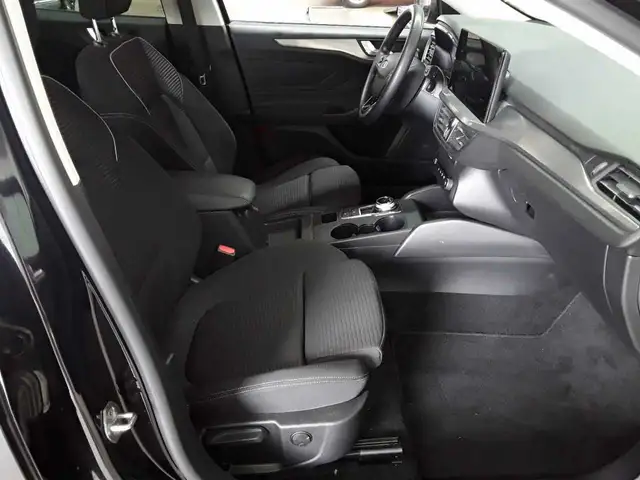 Ford Focus view 11