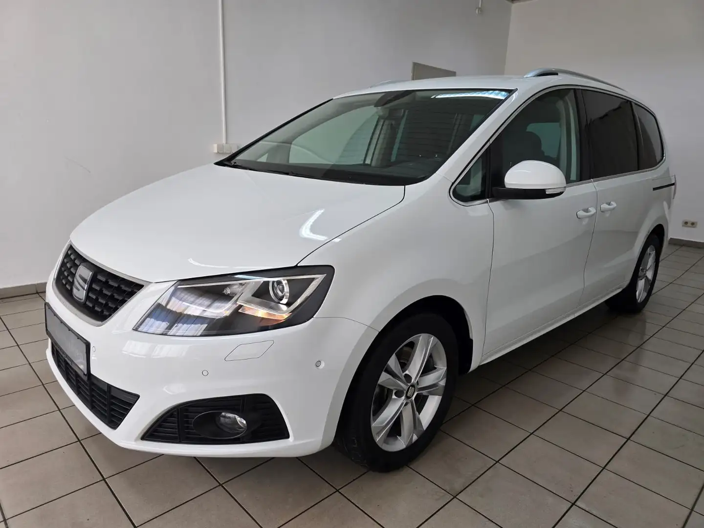 SEAT Alhambra Xcellence 2.0 TDI Bi Xenon Navi ACC AHK Blanc - 1