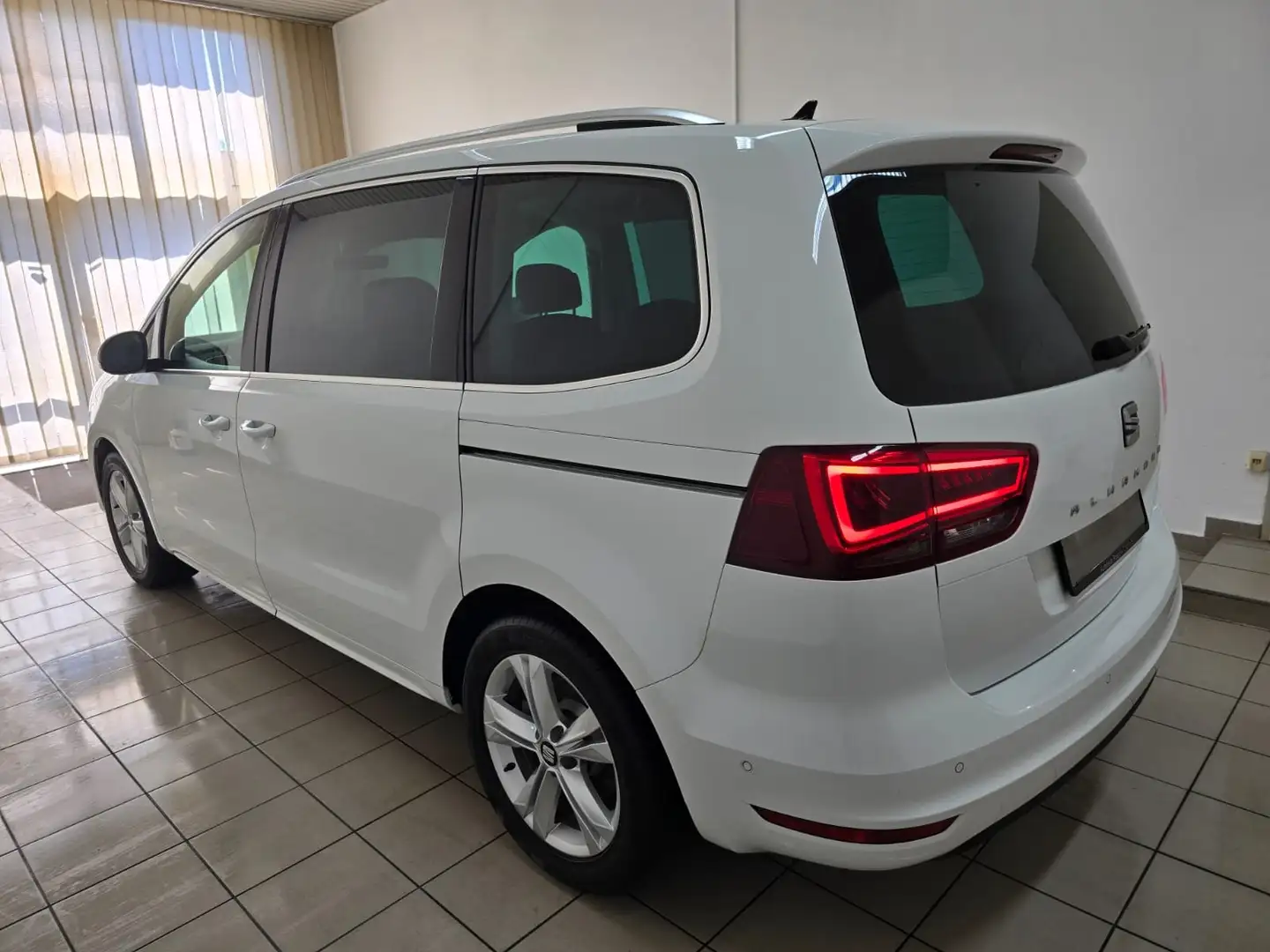 SEAT Alhambra Xcellence 2.0 TDI Bi Xenon Navi ACC AHK Blanc - 2