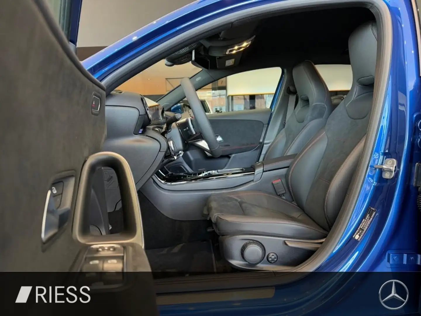 Mercedes-Benz A 200 d AMG+LED+TOTWKL+KEYLESS GO+360°+WINTERPKT Blau - 2