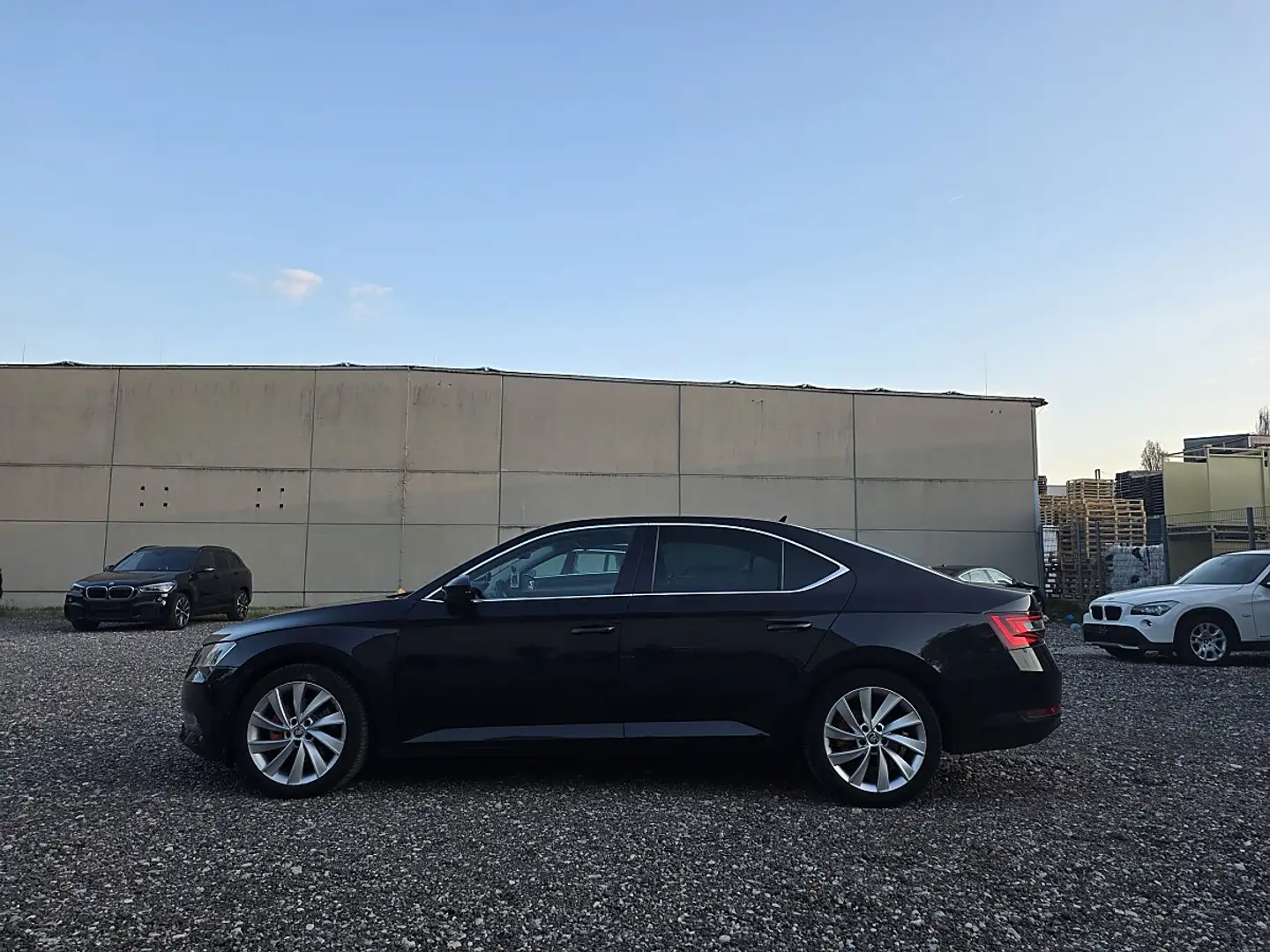 Skoda Superb 2,0 TDI Style DSG Schwarz - 2