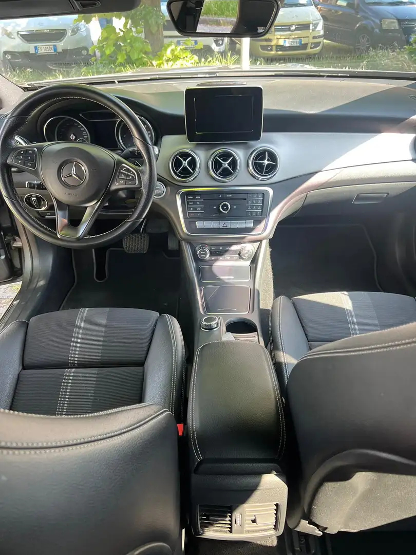 Mercedes-Benz GLA 180 GLA-X156 2017 d Sport auto Grigio - 2