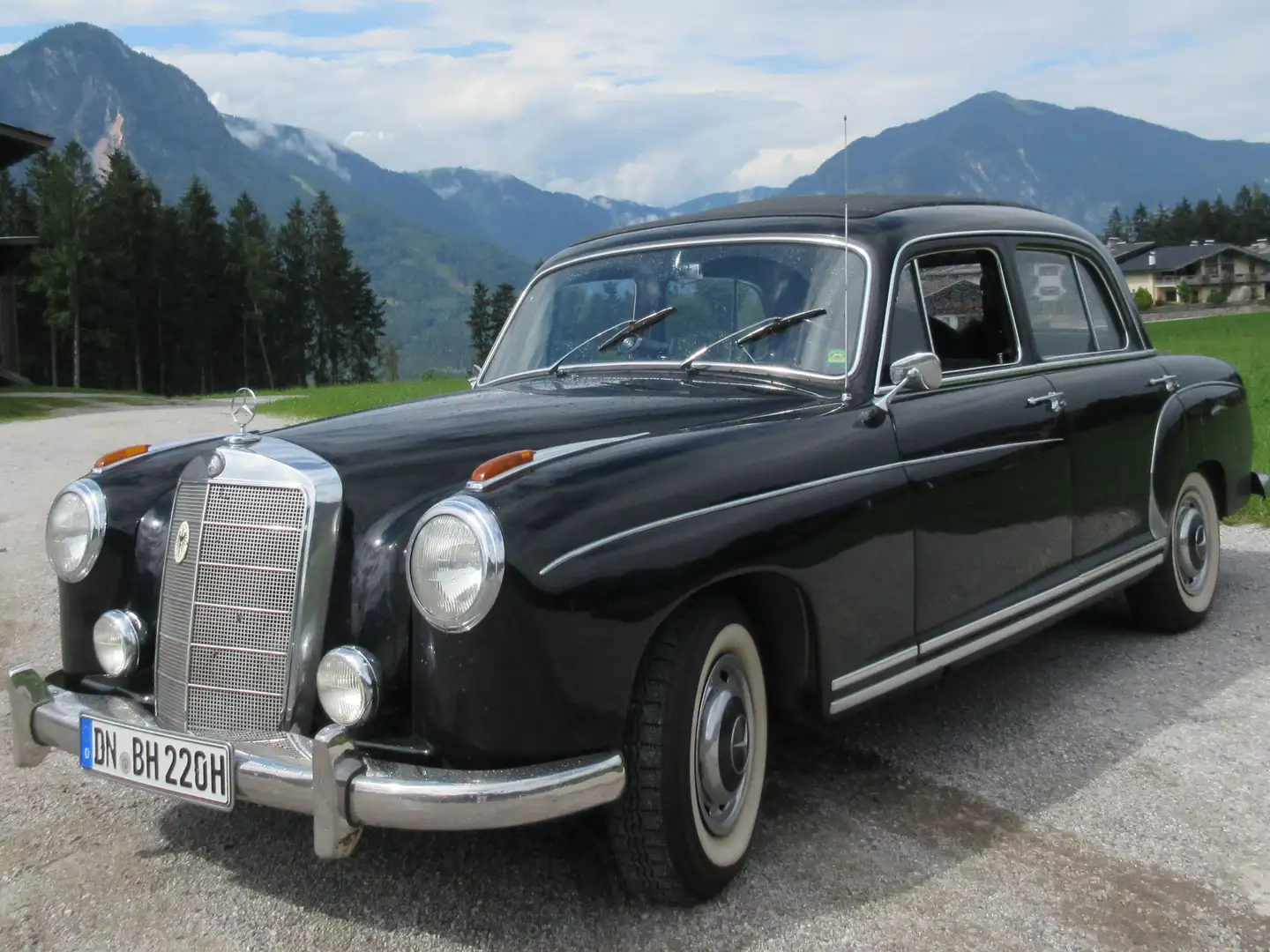 Mercedes-Benz 220 S Black - 1