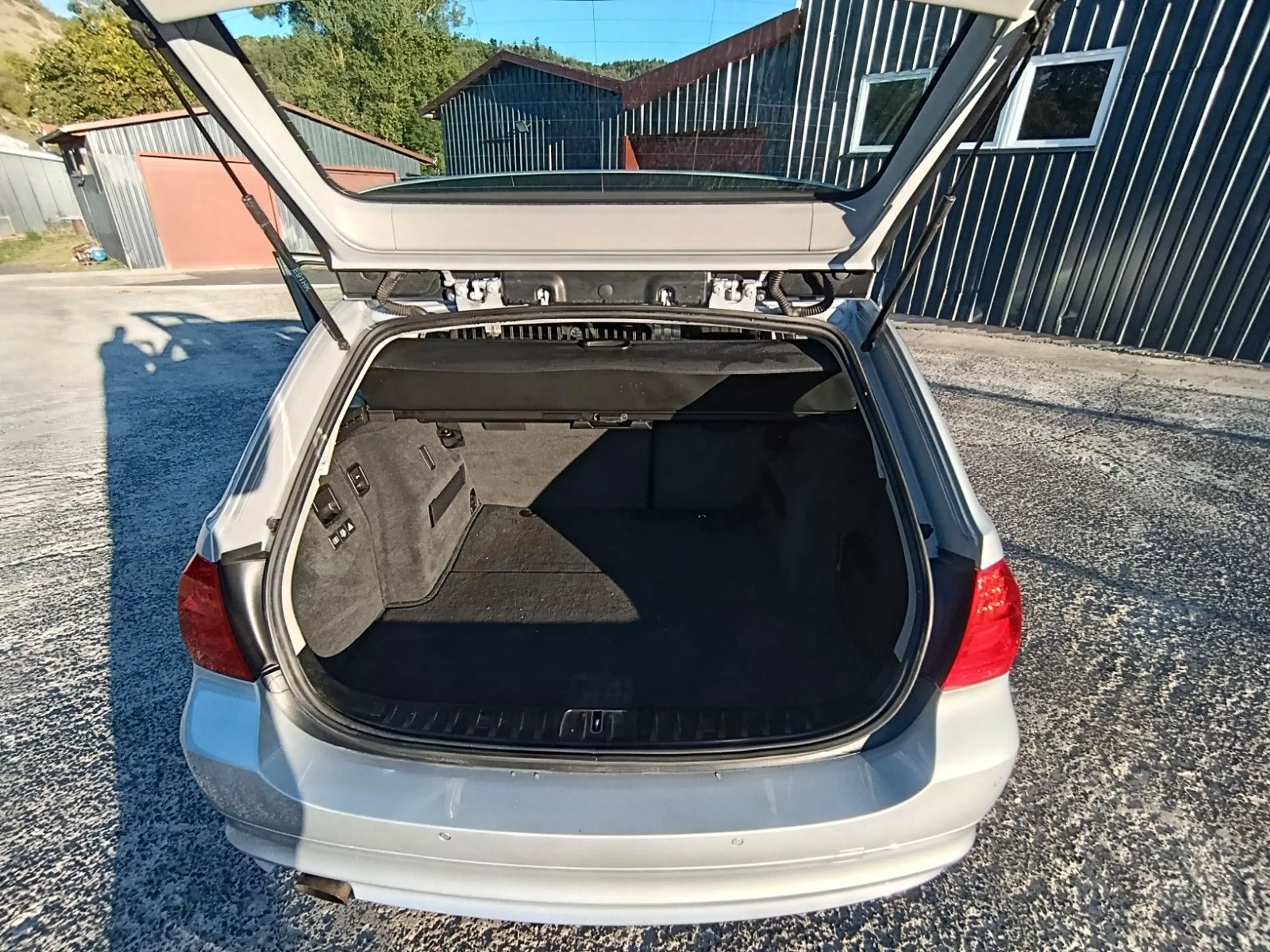 BMW 318 i 3 Touring E 91 Facelift - Sammlerzustand — photo 14
