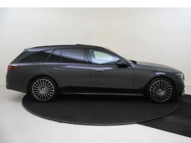 Mercedes-Benz E-Class view 9
