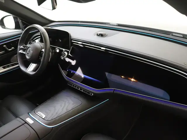 Mercedes-Benz E-Class view 5