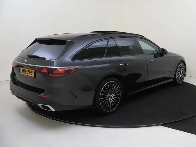 Mercedes-Benz E-Class view 4