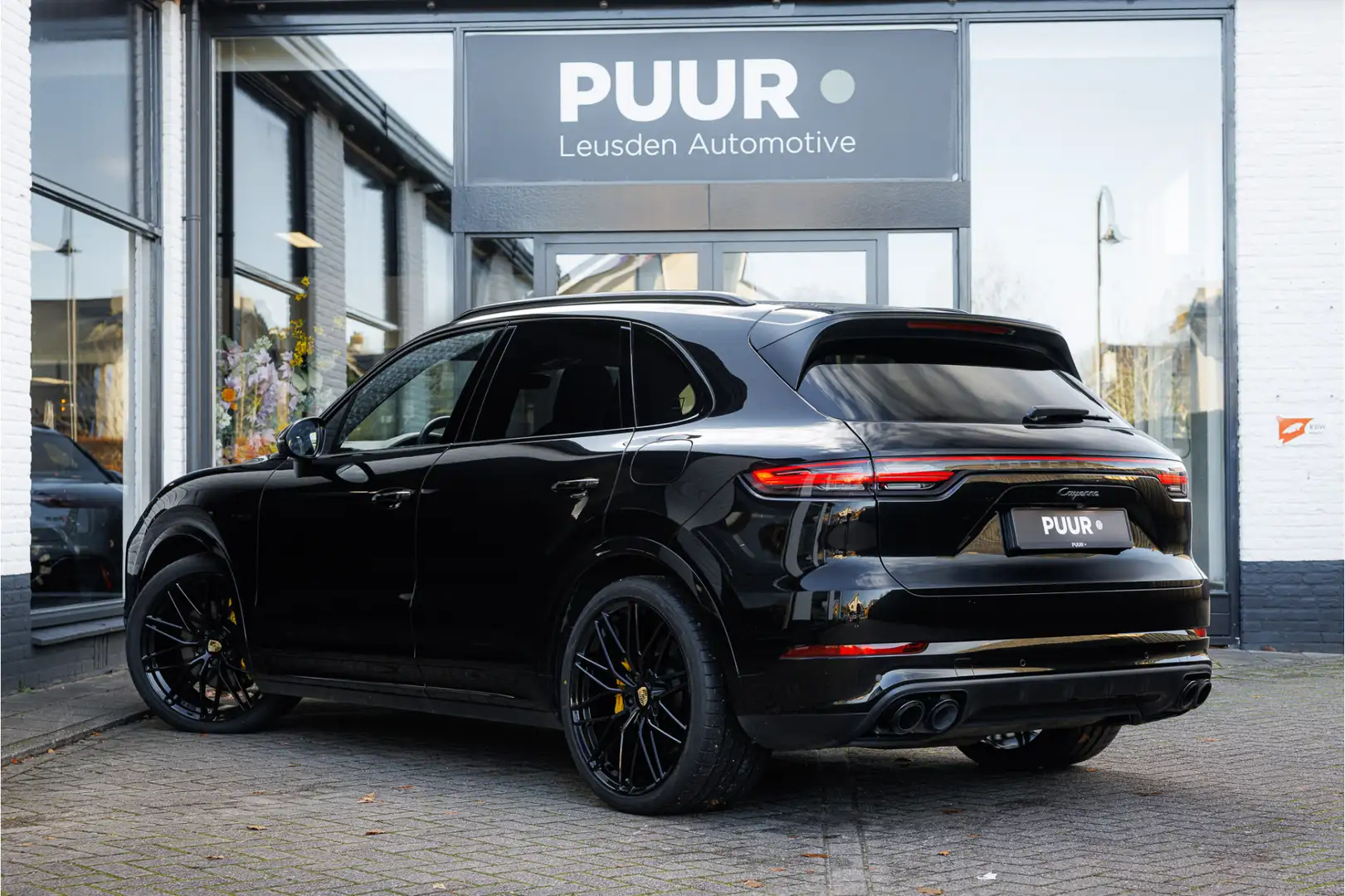 Porsche Cayenne 3.0 E-Hybrid Platinum Edition Pano - 18 weg-Zetels Schwarz - 2