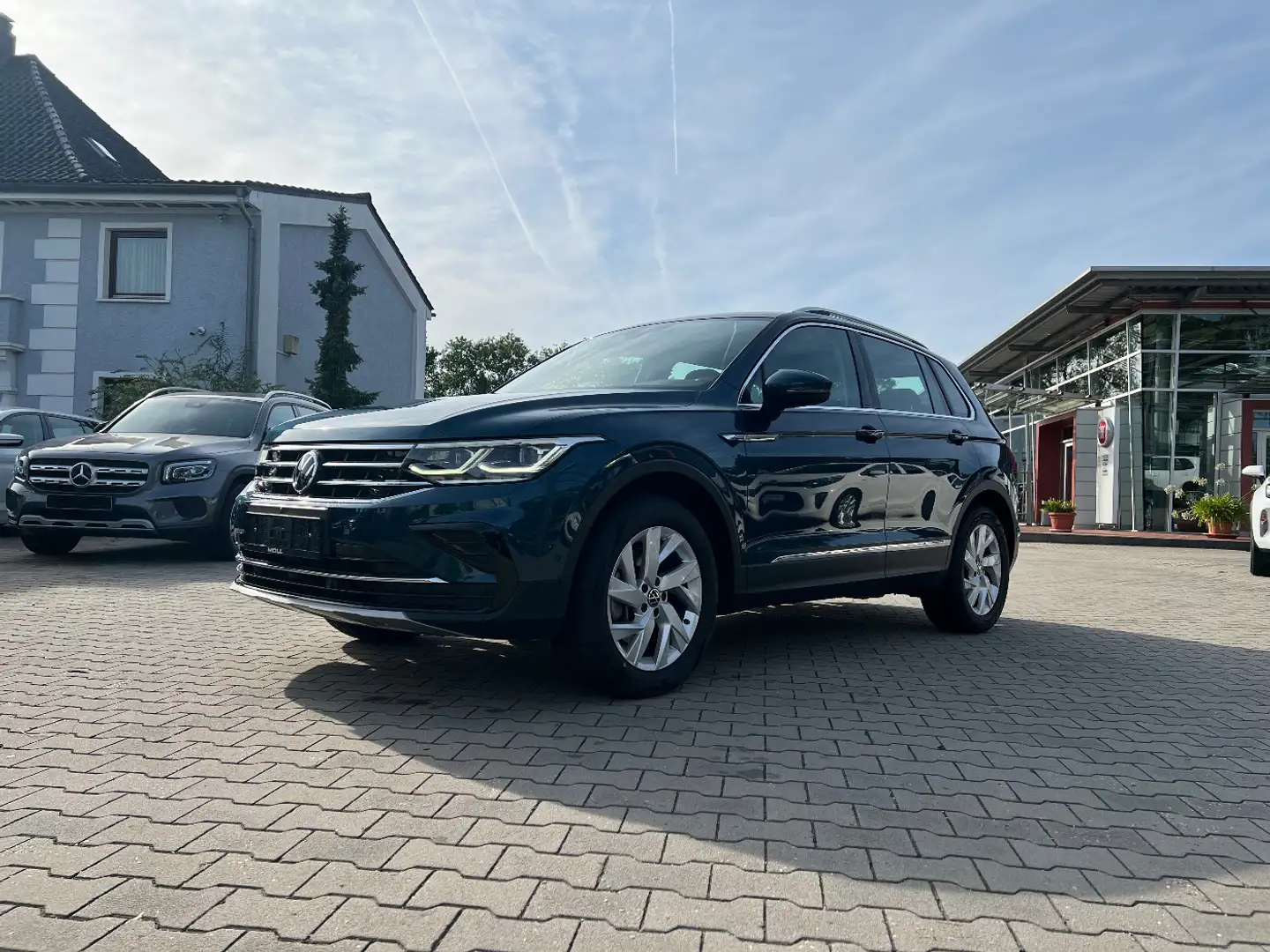 Volkswagen Tiguan 2.0 TDI Elegance 4Motion *LED Navi Leder* Blau - 1