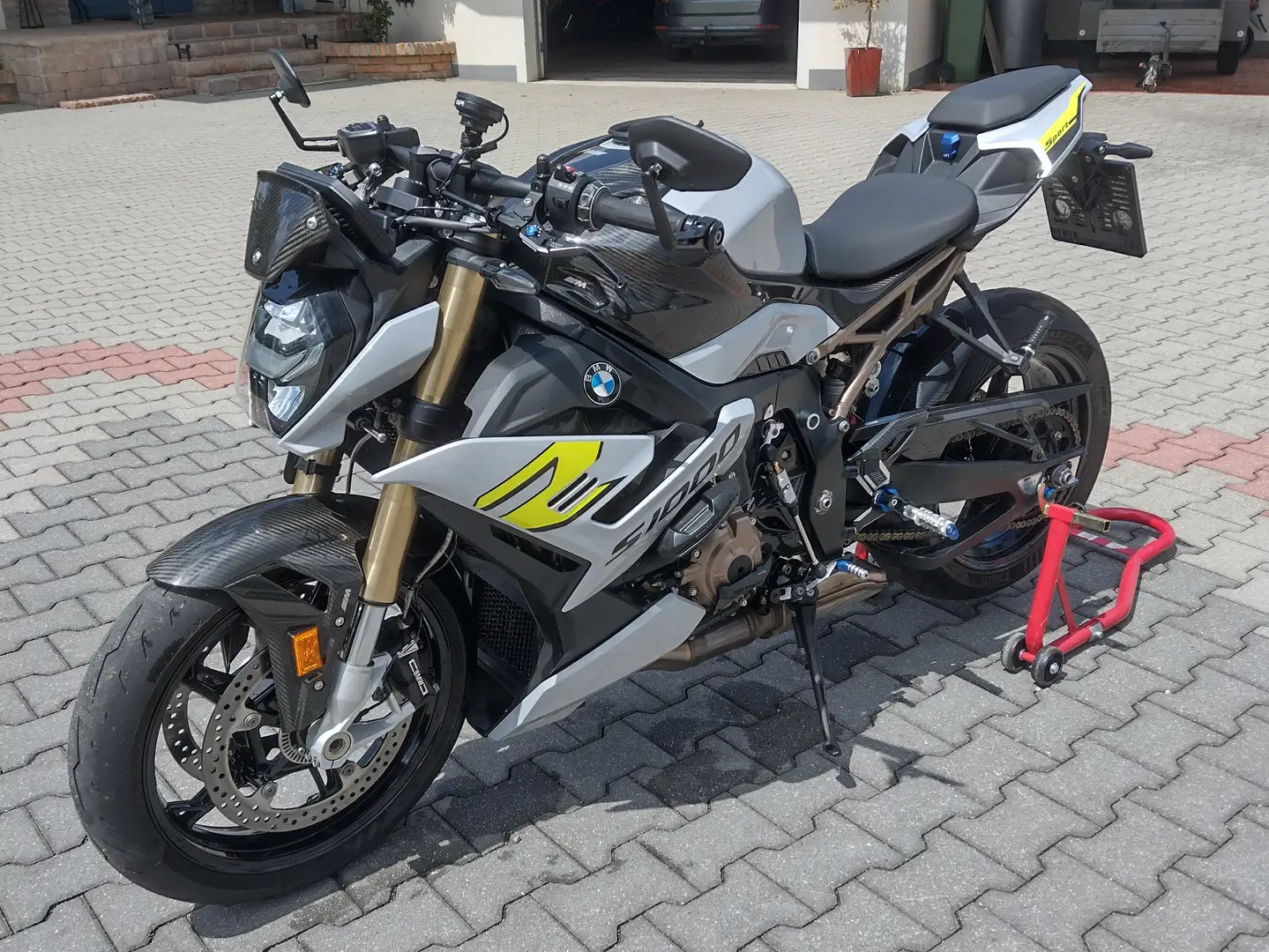 BMW S 1000 R Stříbrná - 2