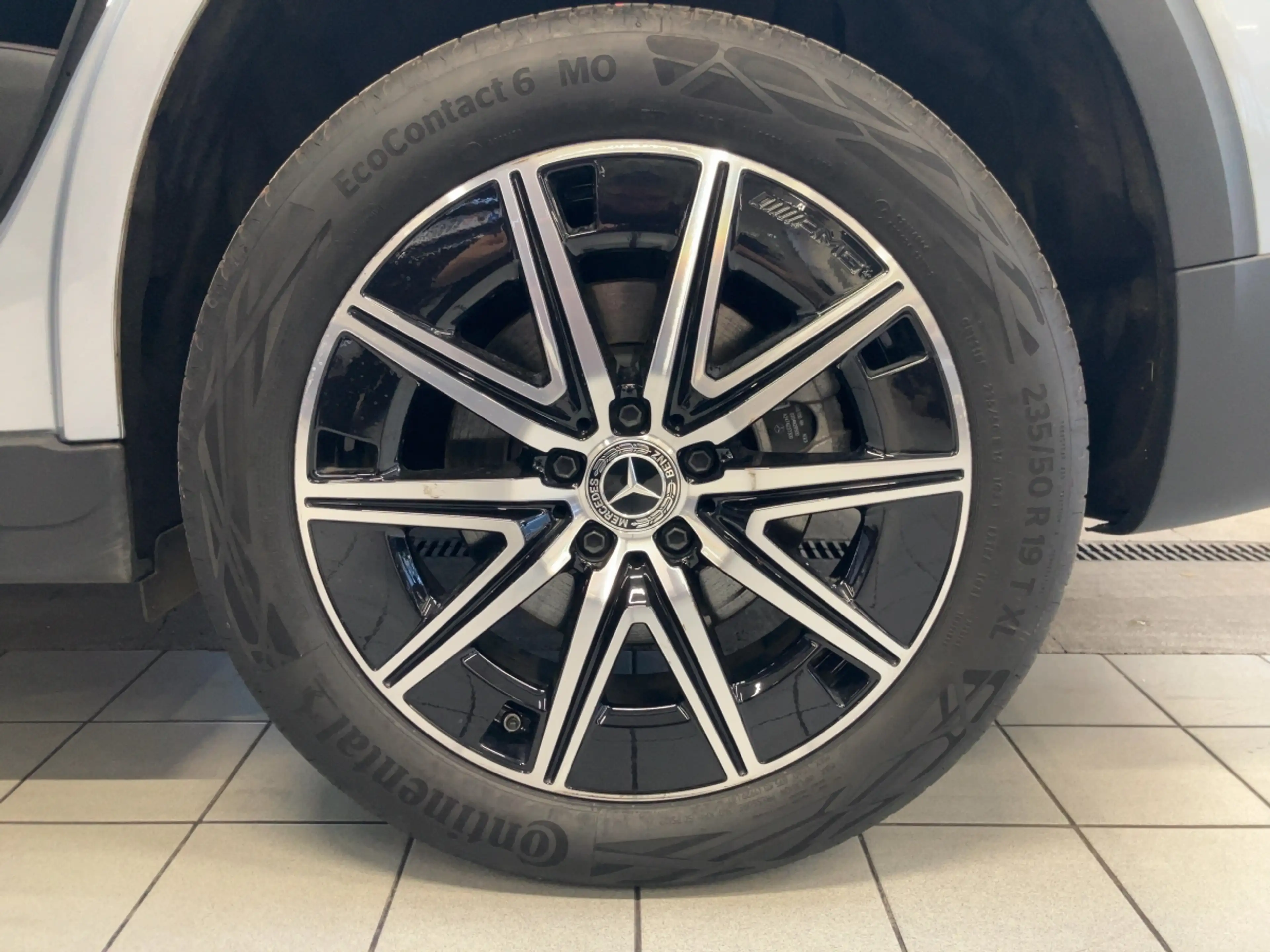 Mercedes-Benz EQB 300 4MATIC Österreich-Edition — photo 11