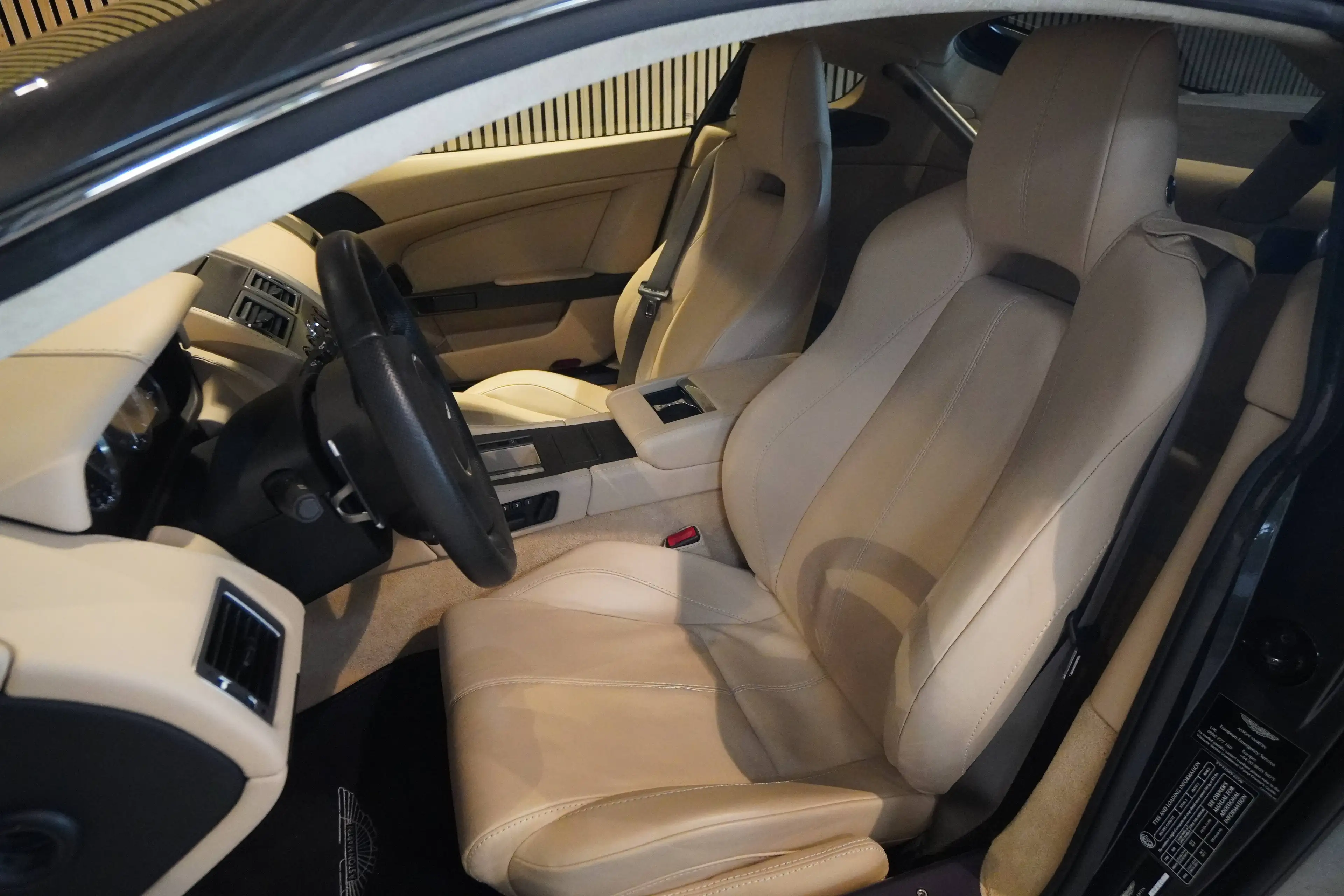 Aston Martin Vantage V8 Vantage Sportshift-BRD-U-frei-Nur 43000 KM — photo 9
