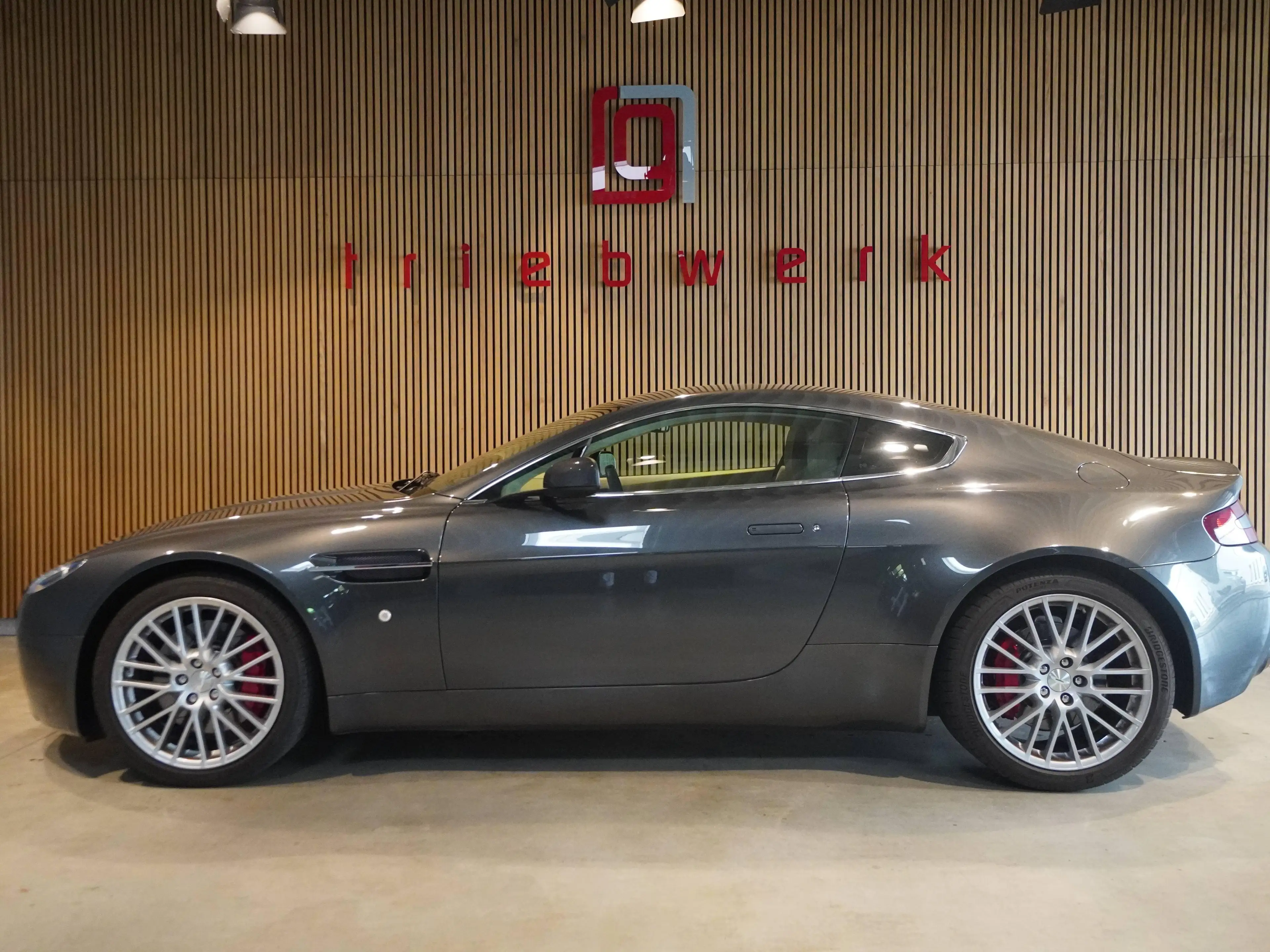 Aston Martin Vantage V8 Vantage Sportshift-BRD-U-frei-Nur 43000 KM — photo 14