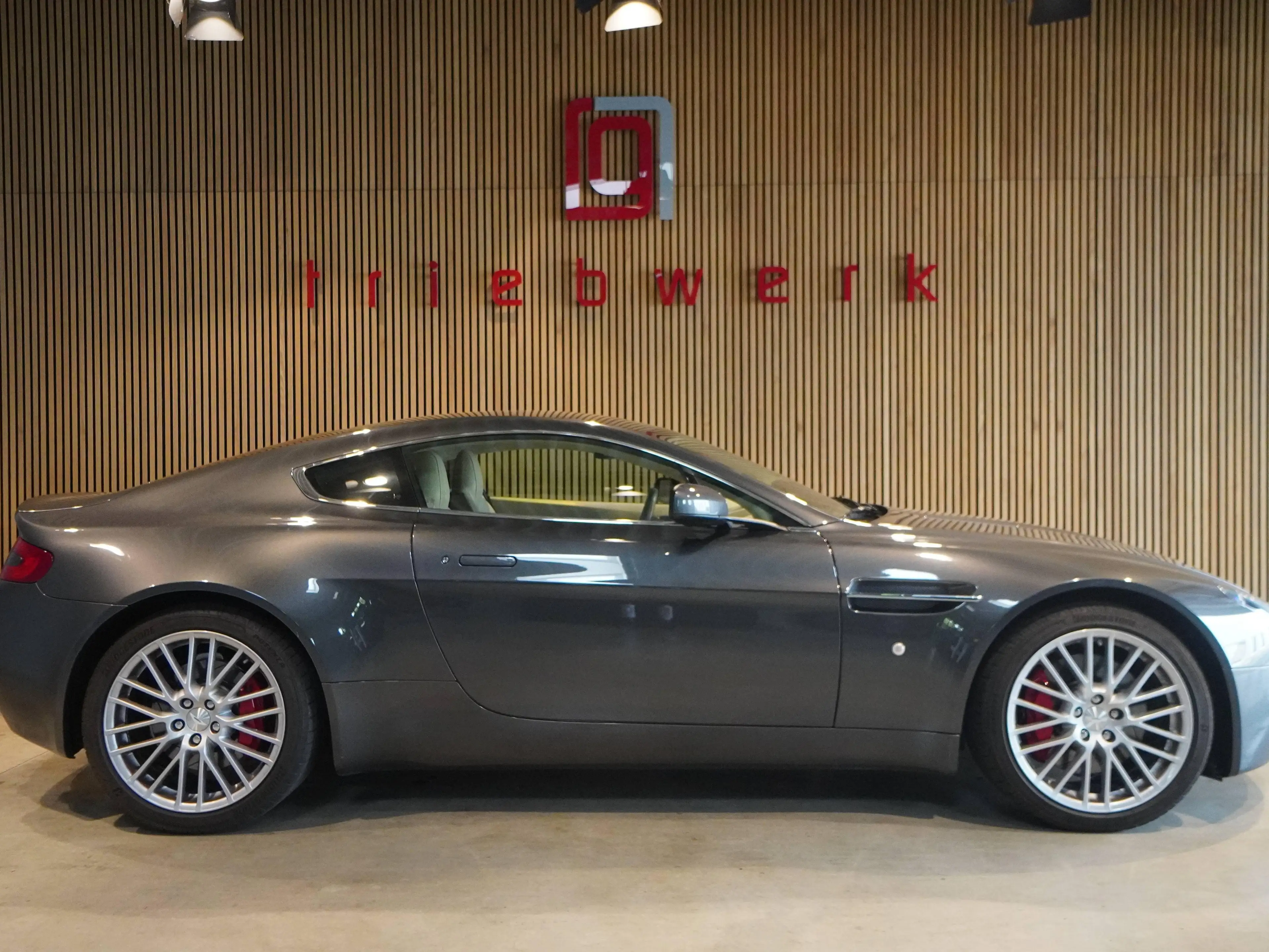 Aston Martin Vantage V8 Vantage Sportshift-BRD-U-frei-Nur 43000 KM