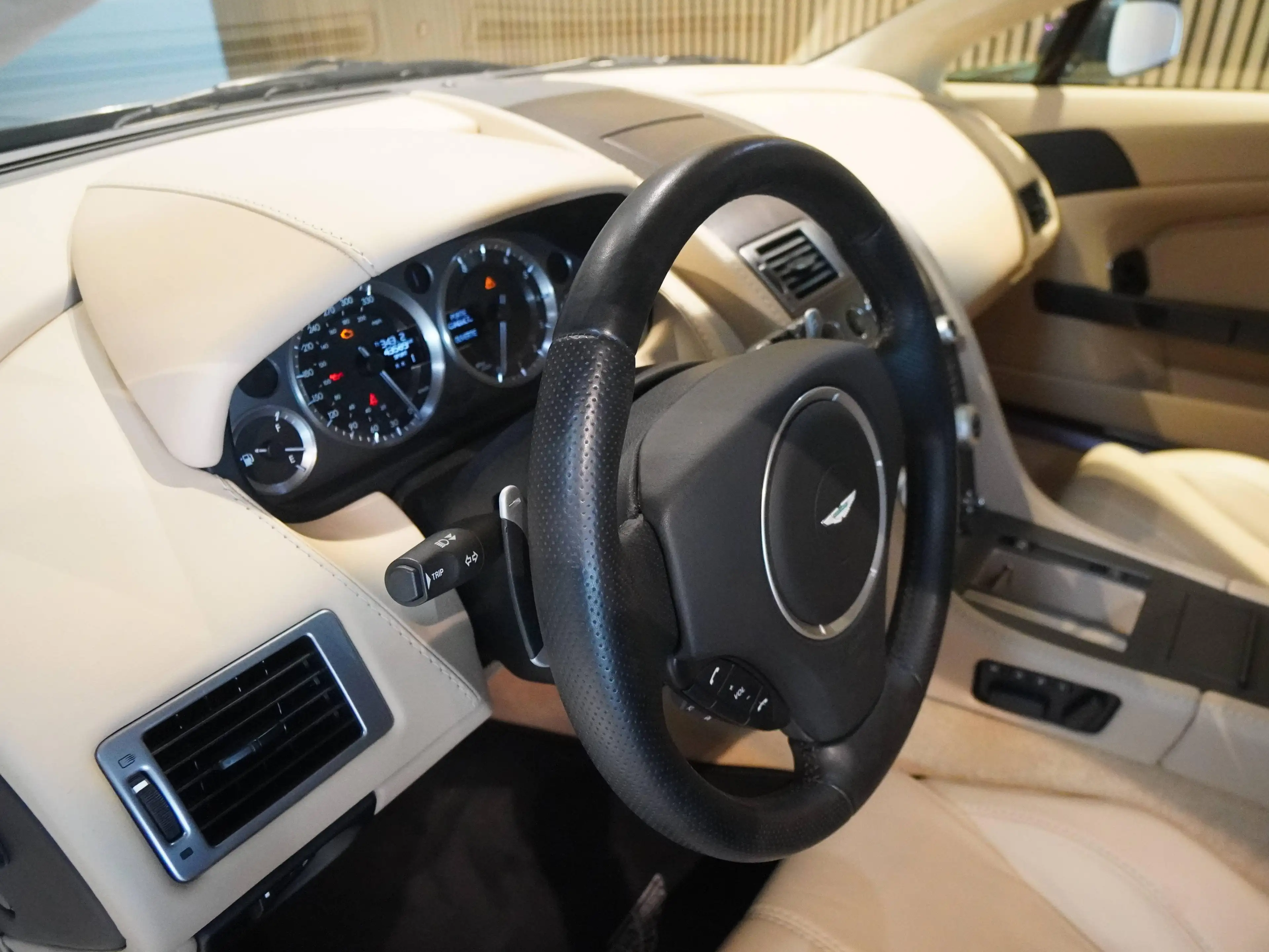 Aston Martin Vantage V8 Vantage Sportshift-BRD-U-frei-Nur 43000 KM — photo 8