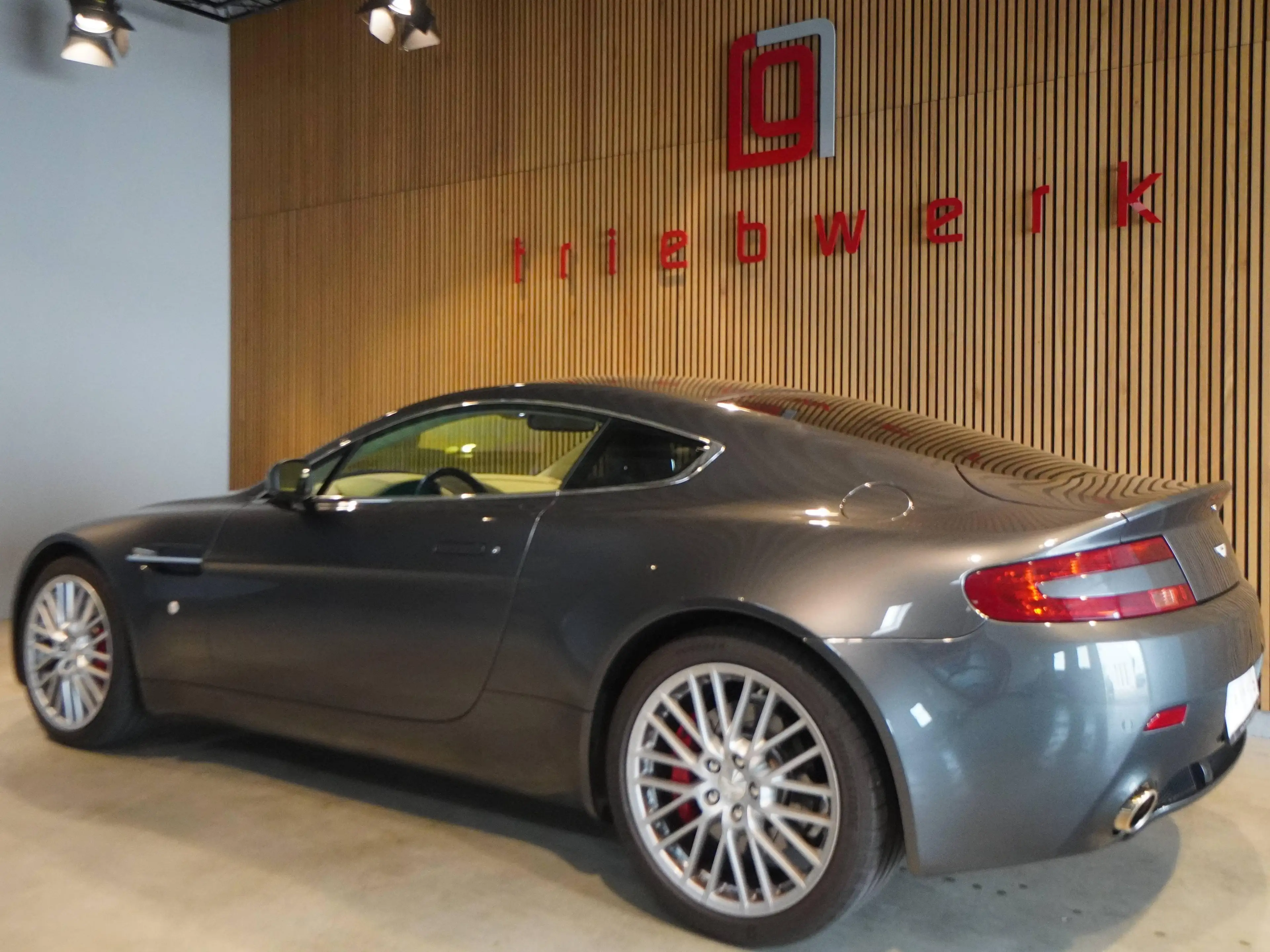 Aston Martin Vantage V8 Vantage Sportshift-BRD-U-frei-Nur 43000 KM — photo 3