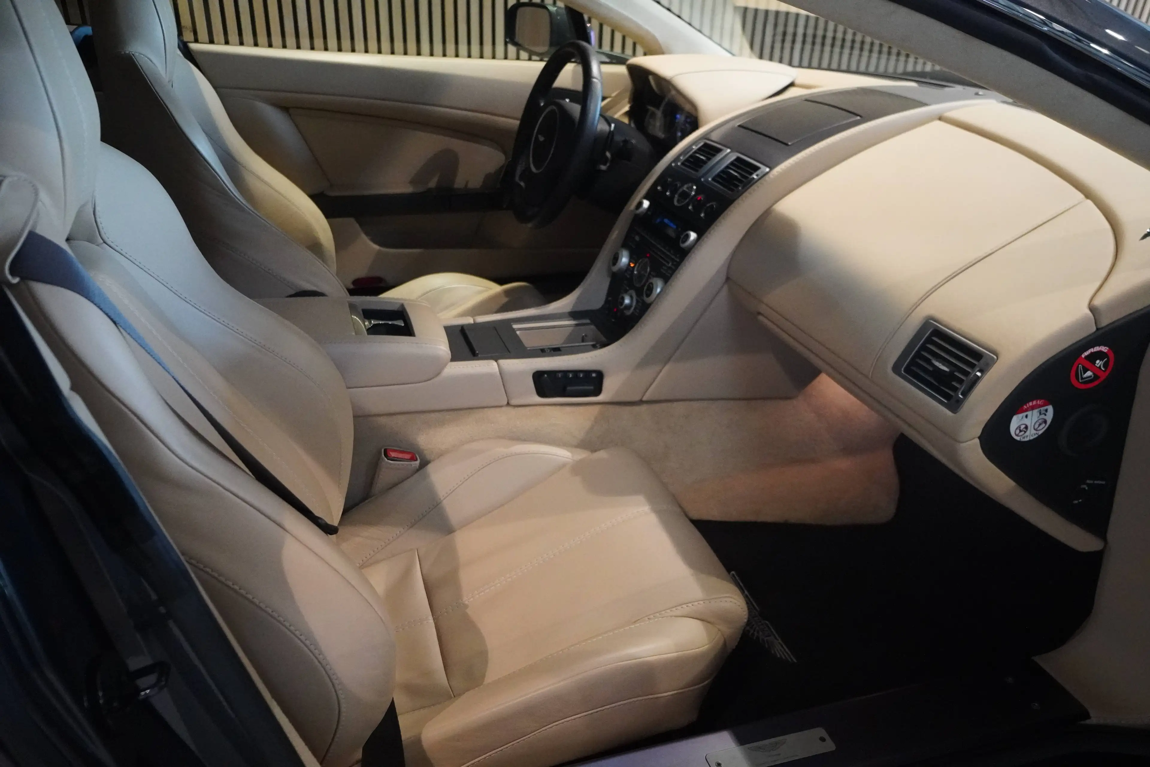 Aston Martin Vantage V8 Vantage Sportshift-BRD-U-frei-Nur 43000 KM — photo 11