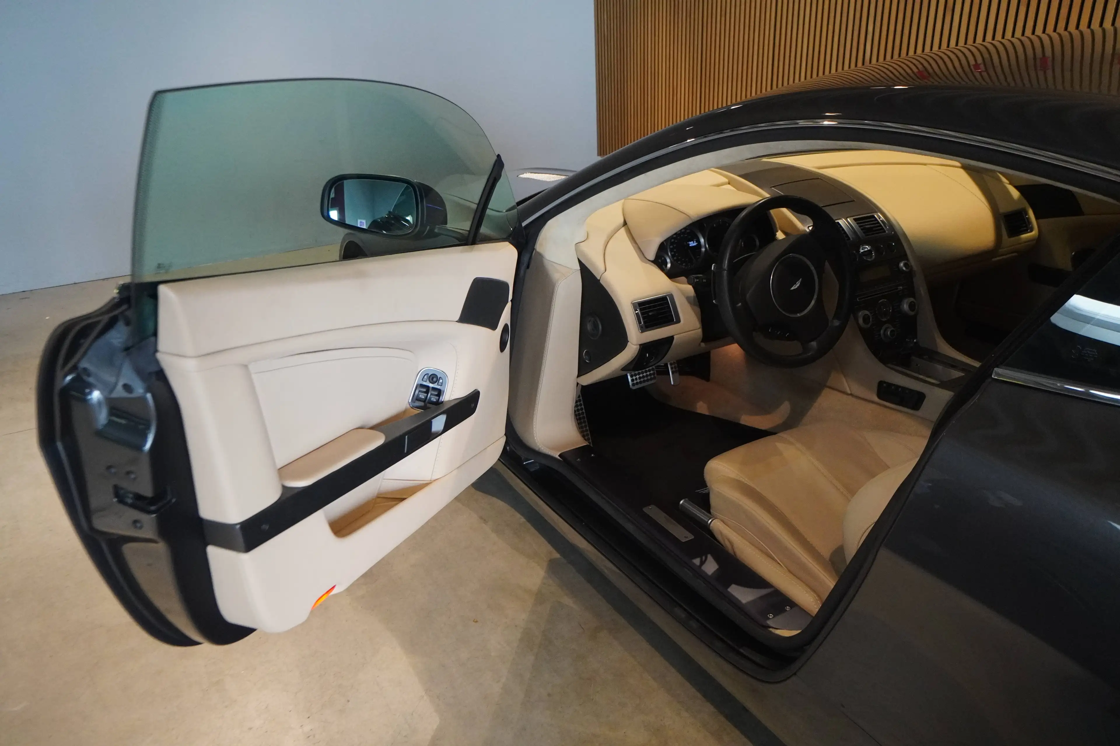 Aston Martin Vantage V8 Vantage Sportshift-BRD-U-frei-Nur 43000 KM — photo 6