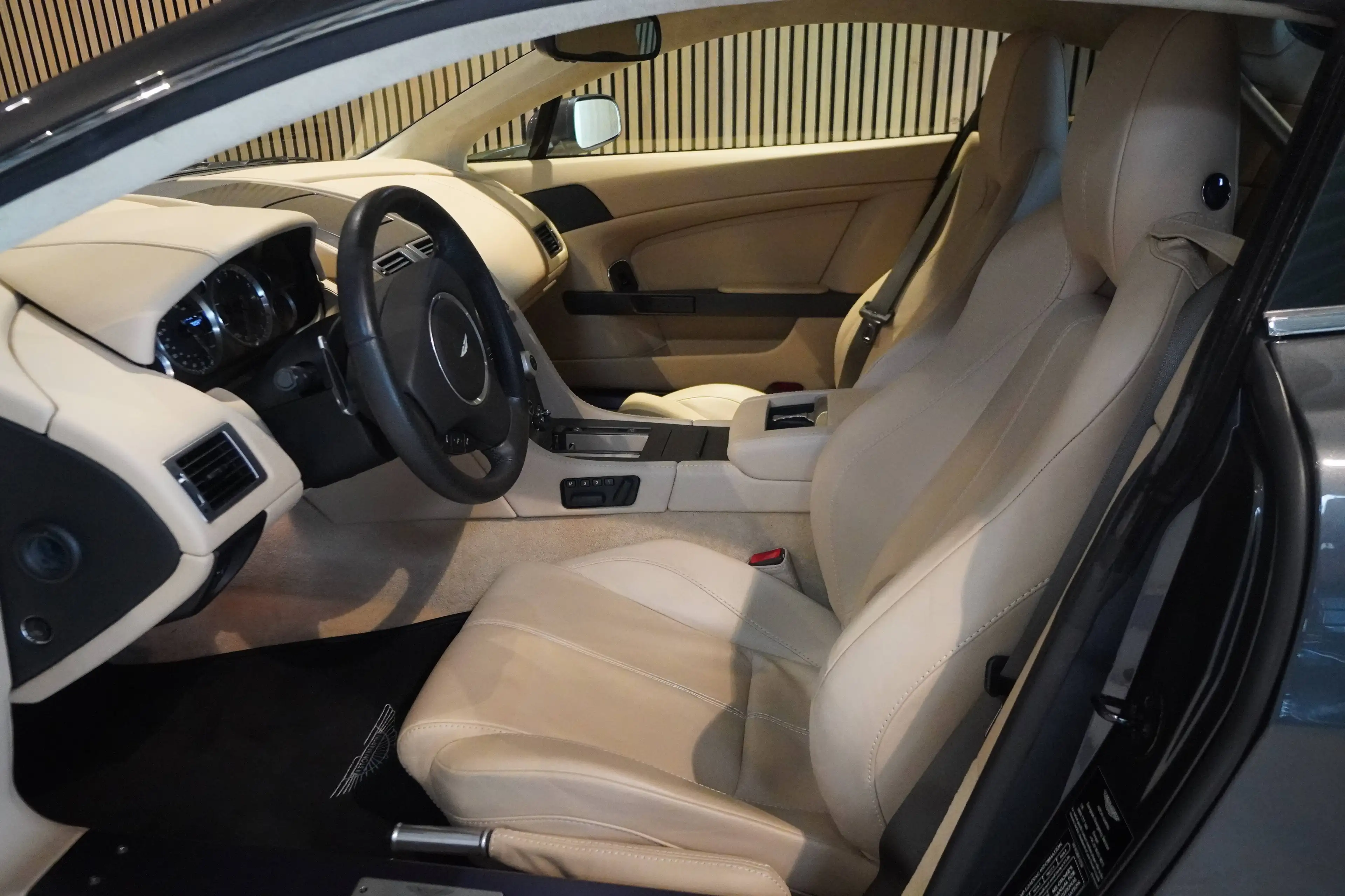 Aston Martin Vantage V8 Vantage Sportshift-BRD-U-frei-Nur 43000 KM — photo 5