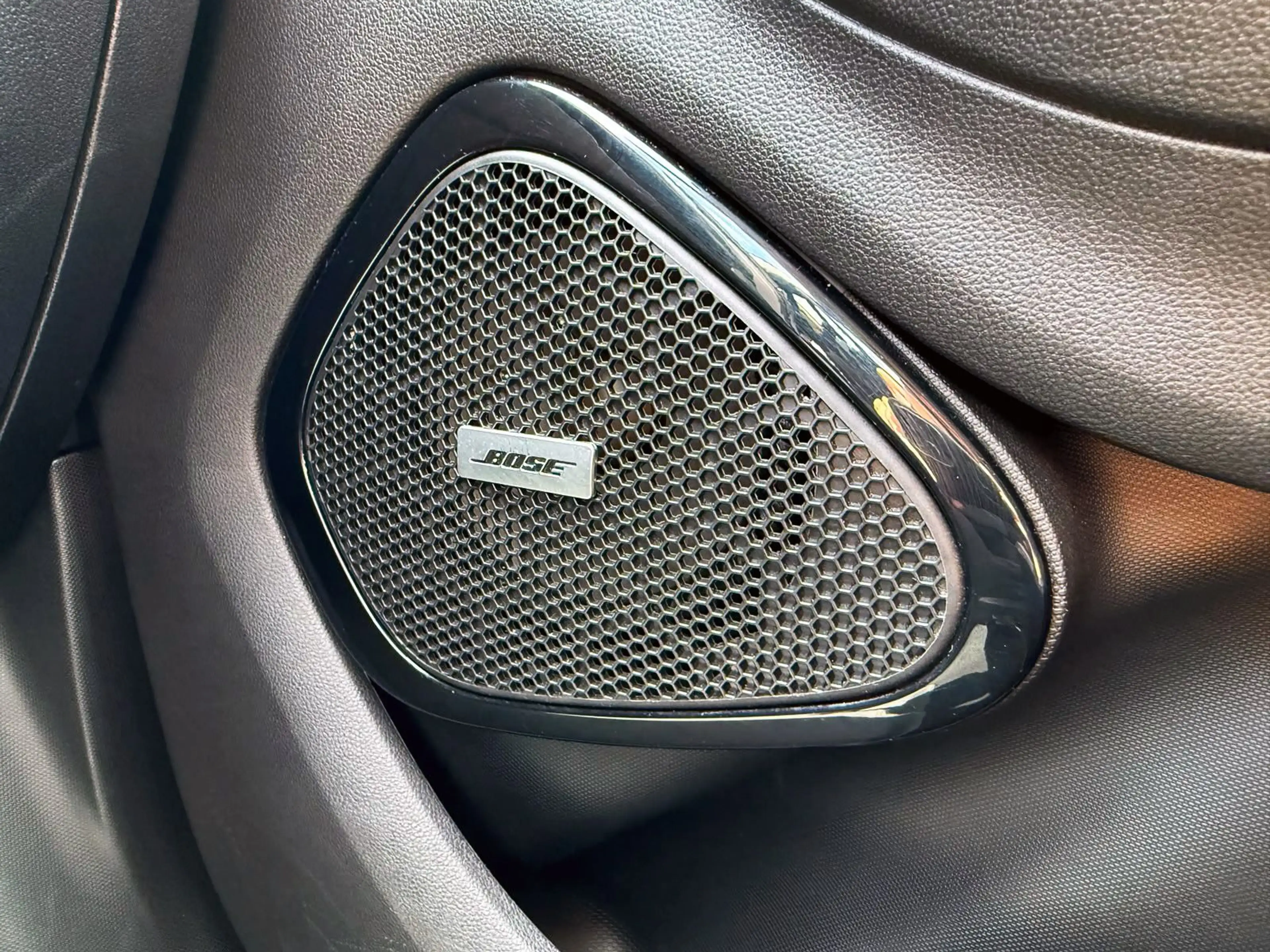 Renault ZOE R135 Iconic 52kWh KAM NAV BOSE SHZ PDC LED — photo 15