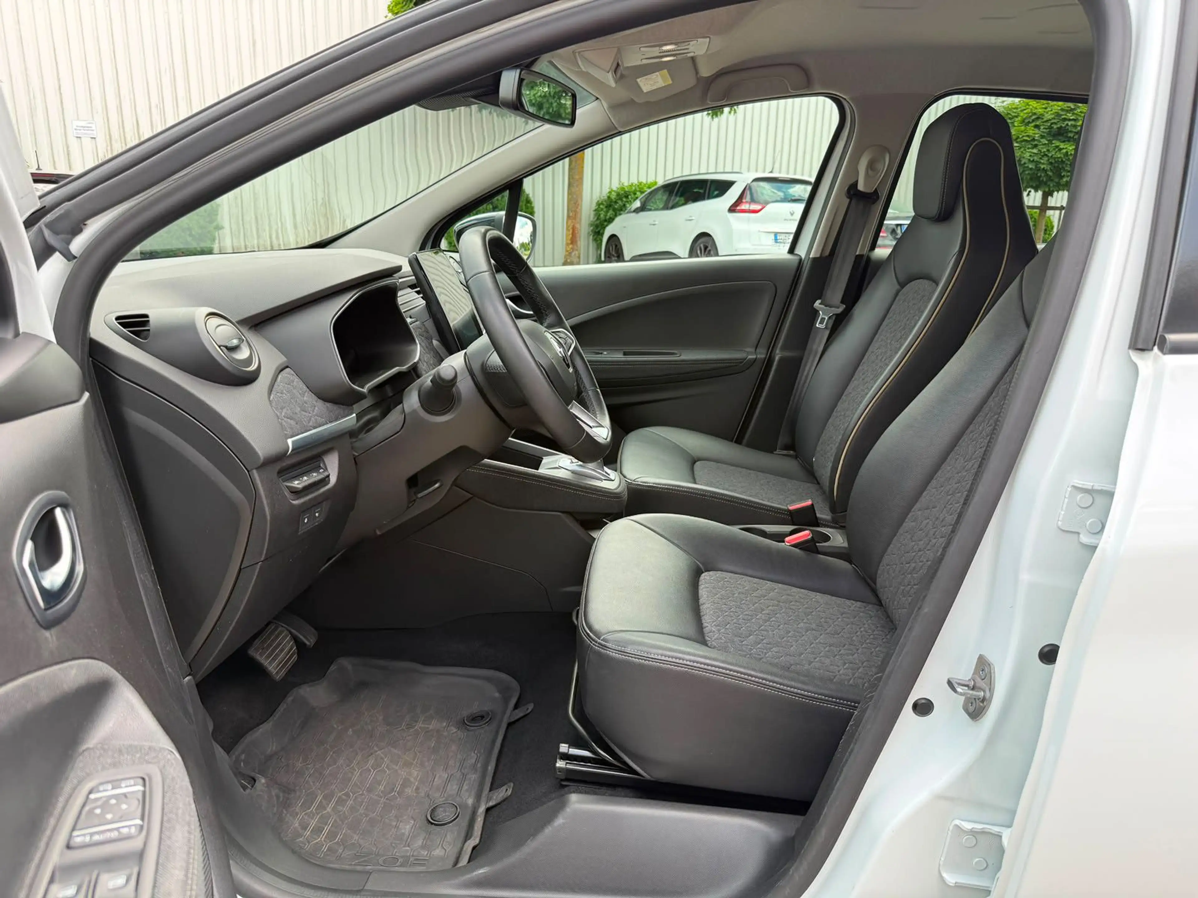 Renault ZOE R135 Iconic 52kWh KAM NAV BOSE SHZ PDC LED — photo 7