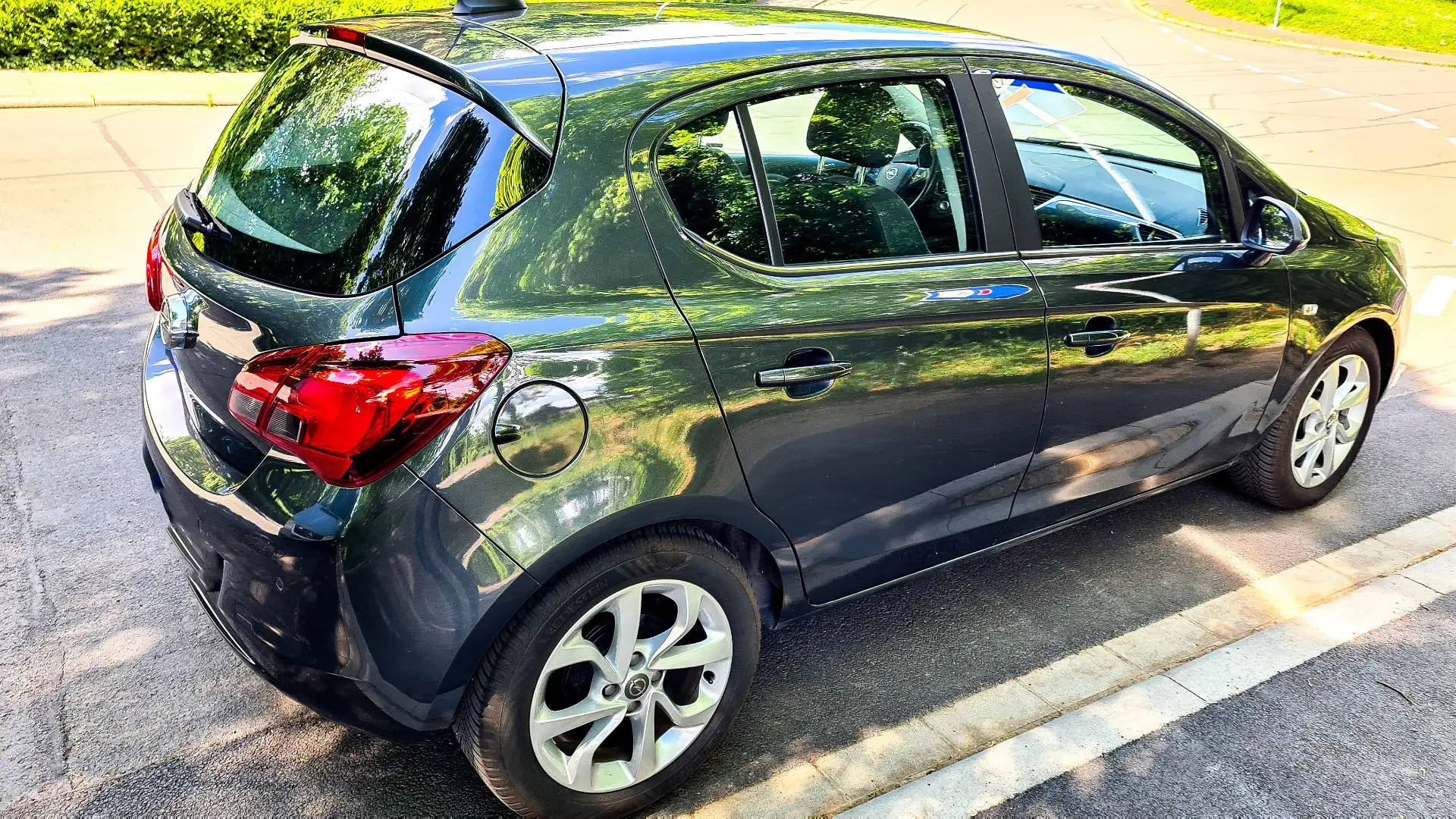 Opel Corsa 1.4 Automatik Innovation Grau - 1