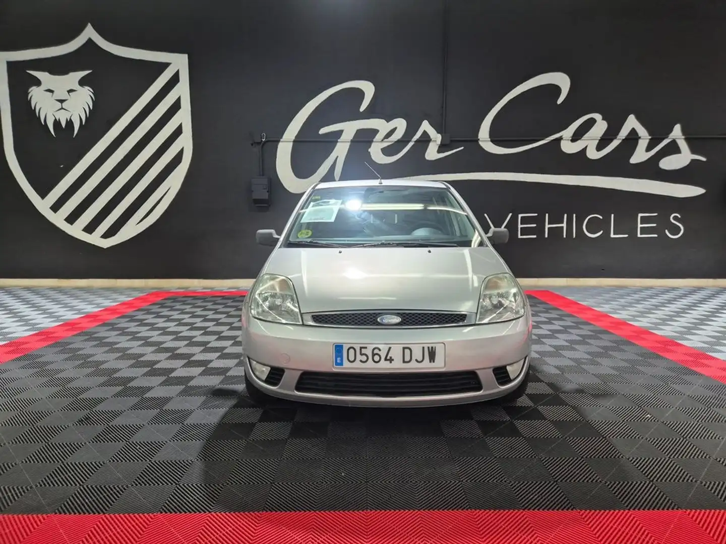 Ford Fiesta 1.4 Ghia Plateado - 2