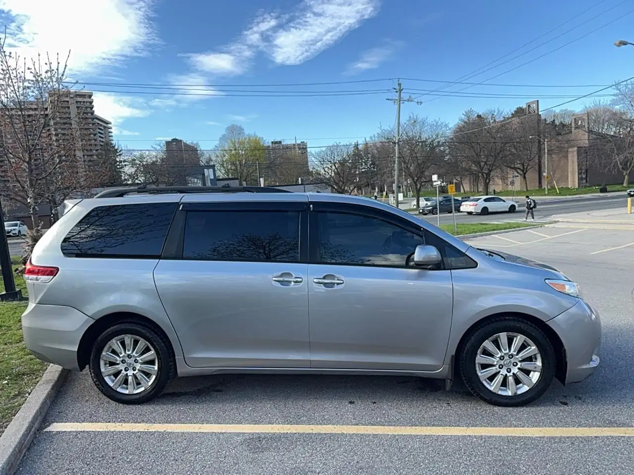 Toyota Sienna снимка Toyota Sienna