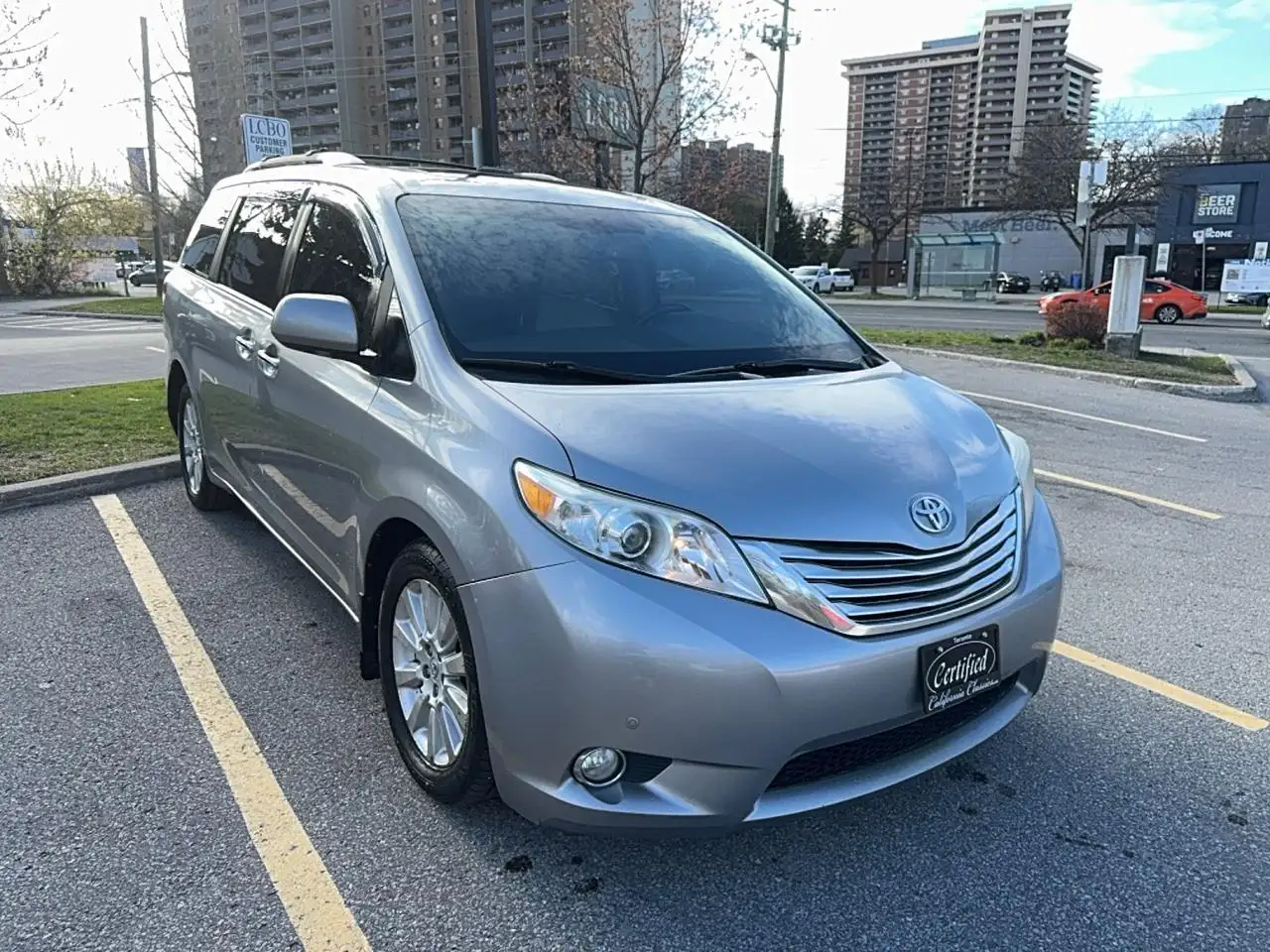 Toyota Sienna снимка Toyota Sienna
