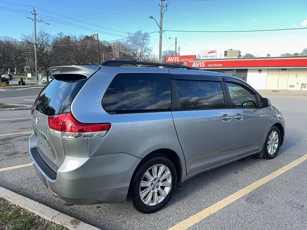 Toyota Sienna снимка Toyota Sienna