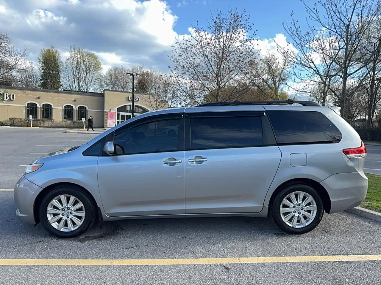 Toyota Sienna снимка Toyota Sienna