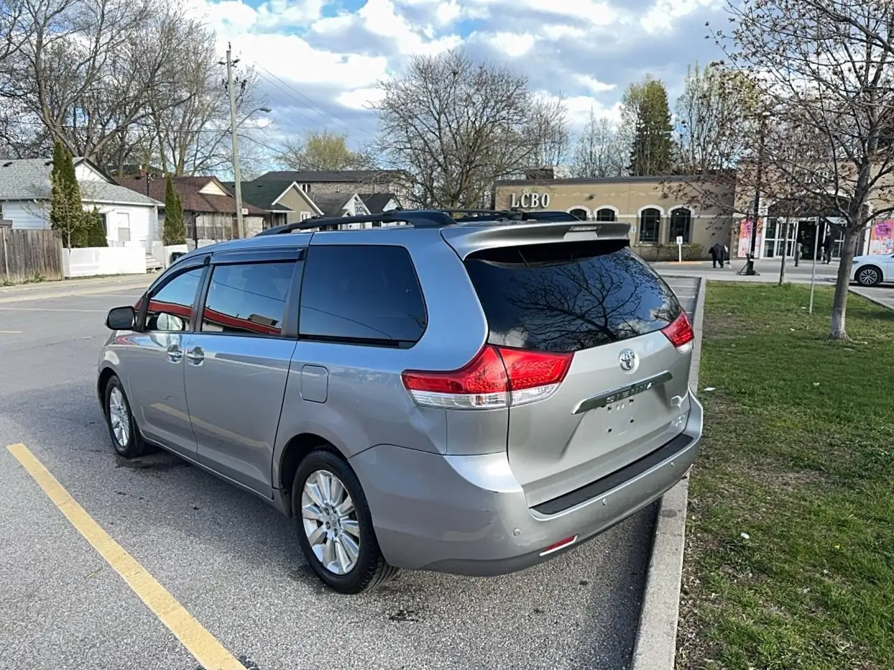Toyota Sienna снимка Toyota Sienna