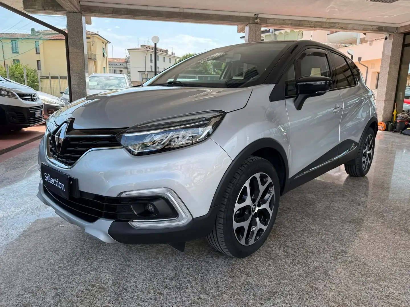 Renault Captur 1.0 TCe 90V Sport Edition2 Grau - 1