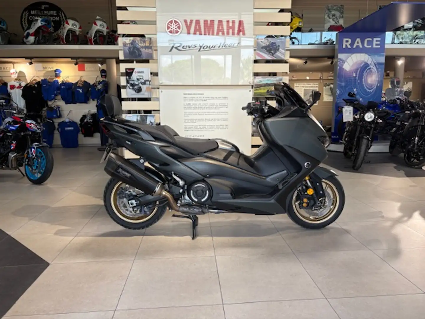 Yamaha TMAX 560 - 1