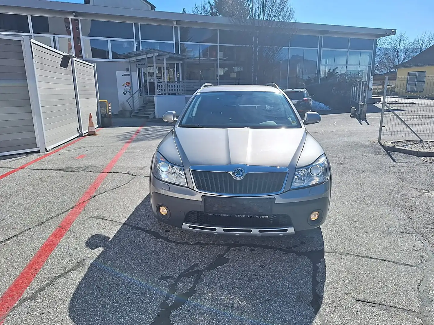 Skoda Octavia Combi 2,0 Scout TDI 4x4 Privatverkauf Silber - 2