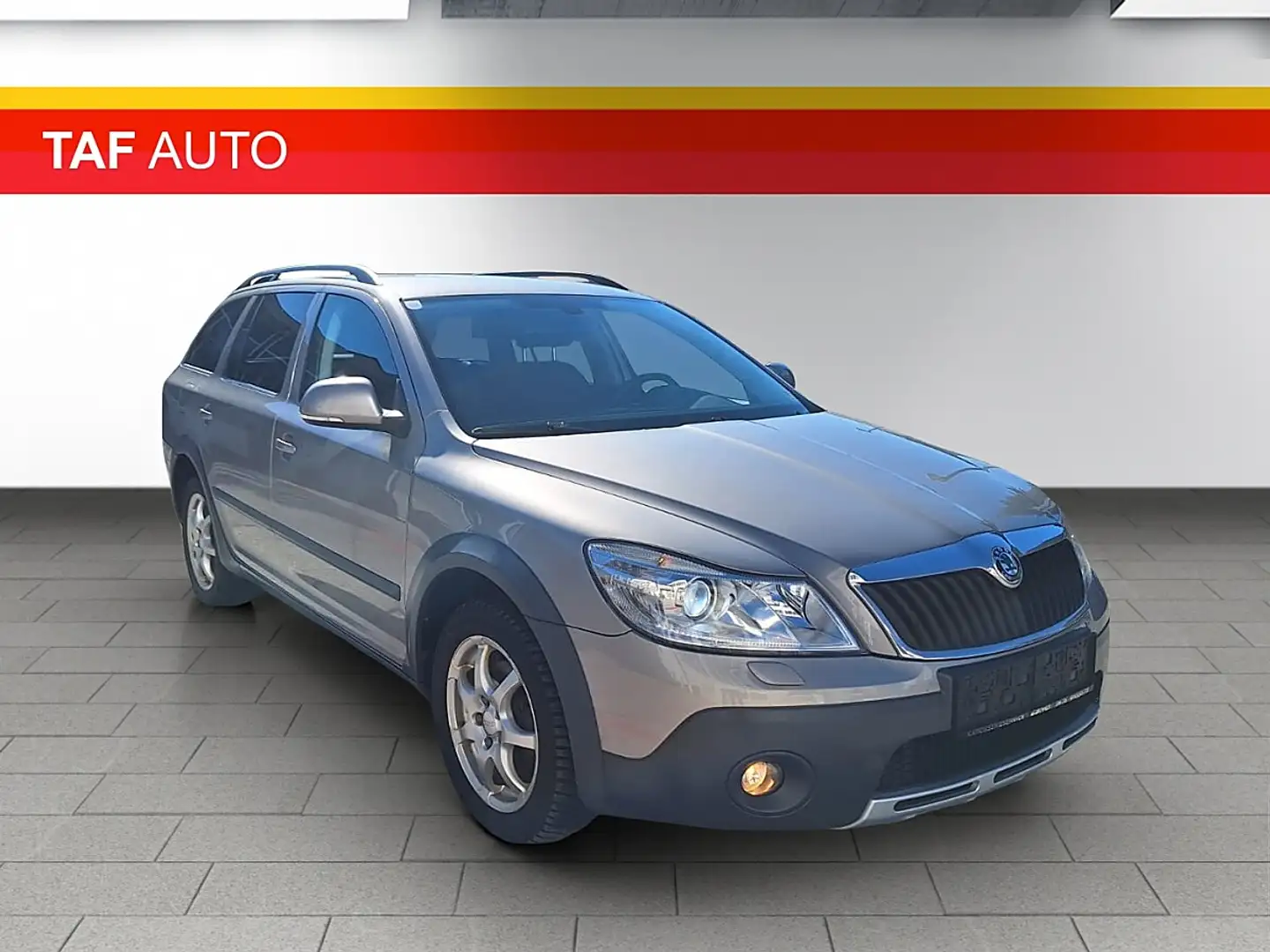 Skoda Octavia Combi 2,0 Scout TDI 4x4 Privatverkauf Silber - 1