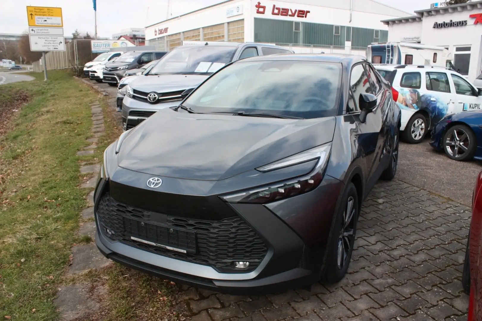Toyota C-HR 5-Türer Team D 1,8-I-Hybrid, Technik-Paket Grijs - 1
